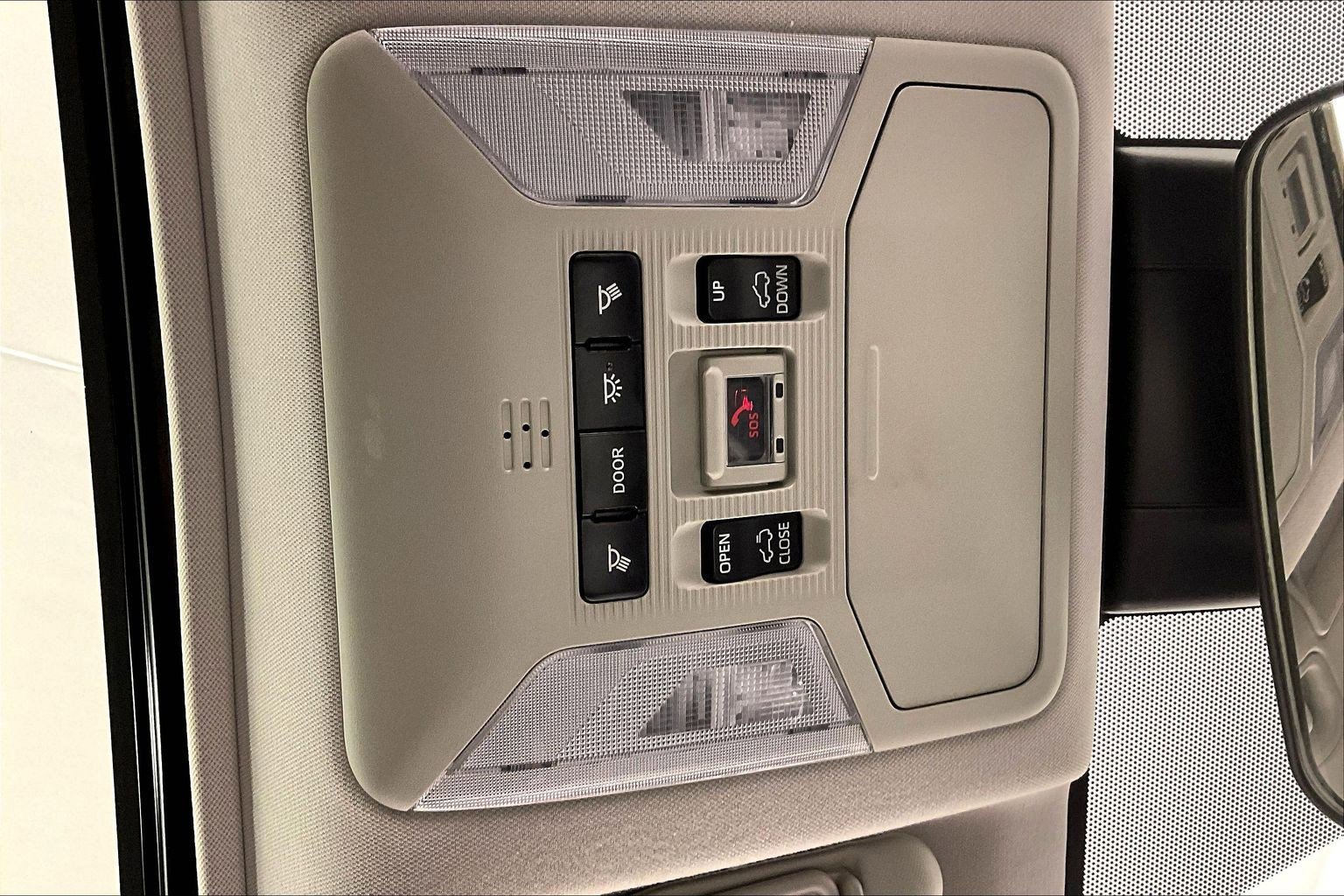 Used 2020 Toyota RAV4 XLE w/ Convenience Package FWD image 36