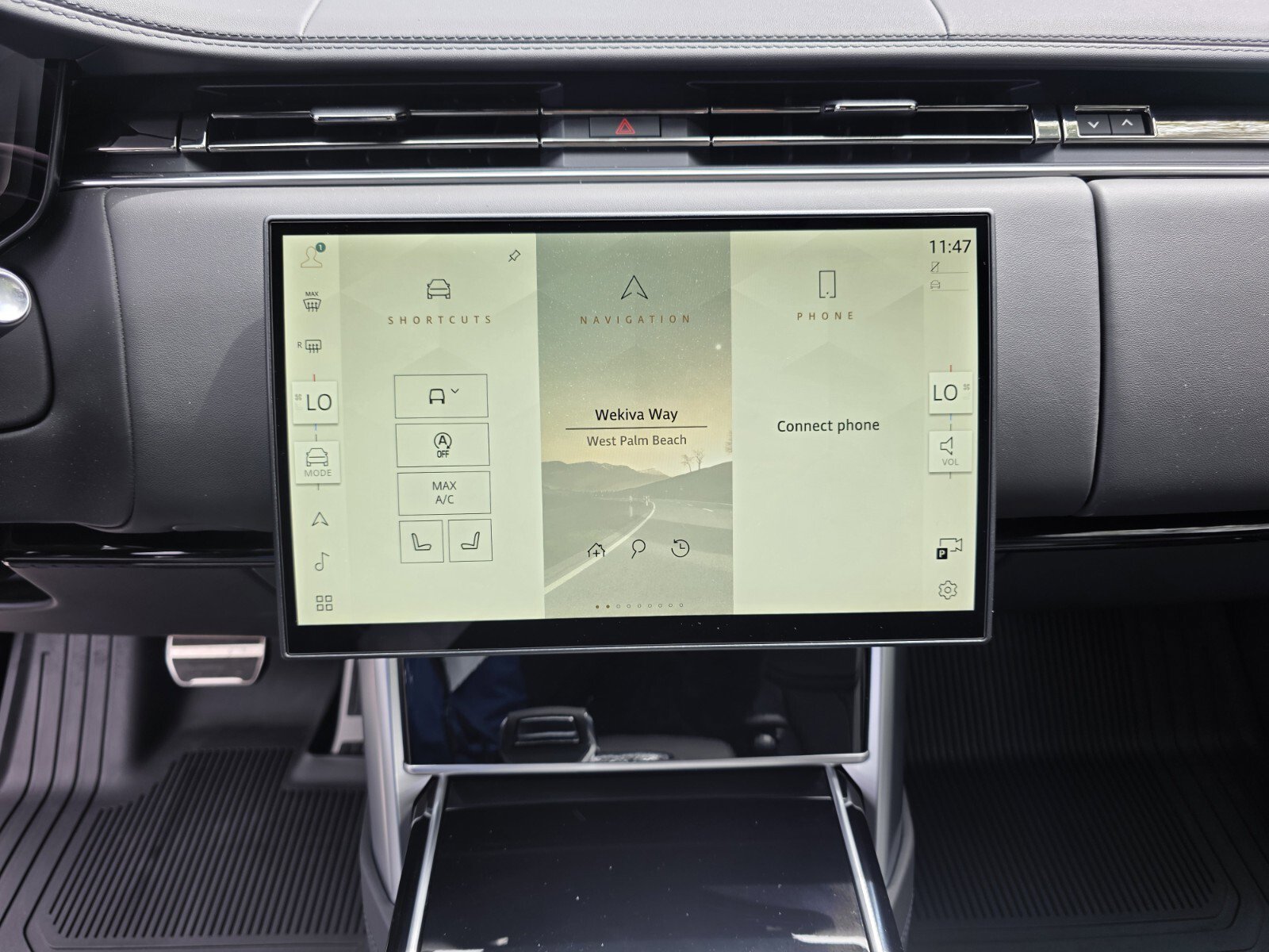 New 2026 Land Rover Range Rover SE image 16