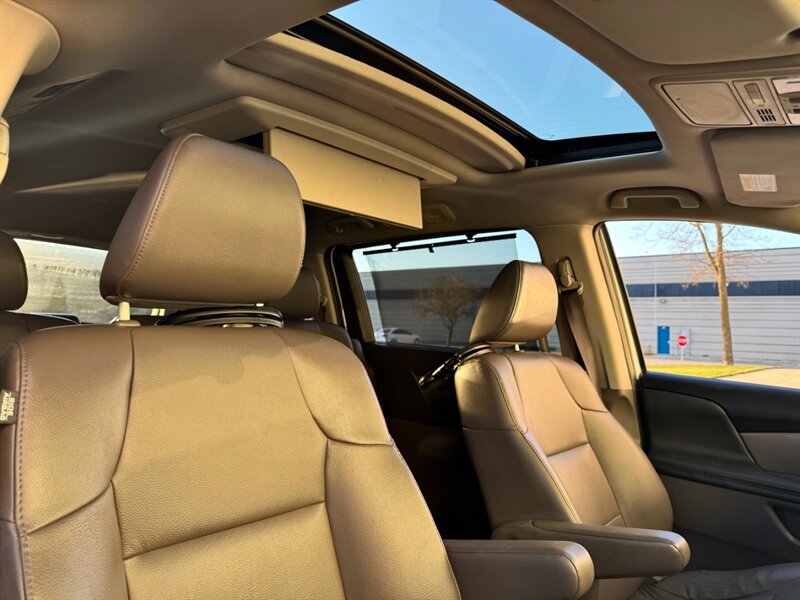 Used 2015 Honda Odyssey Touring Elite image 19