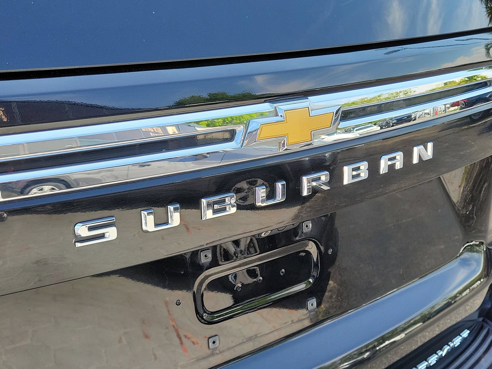 Used 2021 Chevrolet Suburban Premier w/ Premium Package AWD/4WD image 7