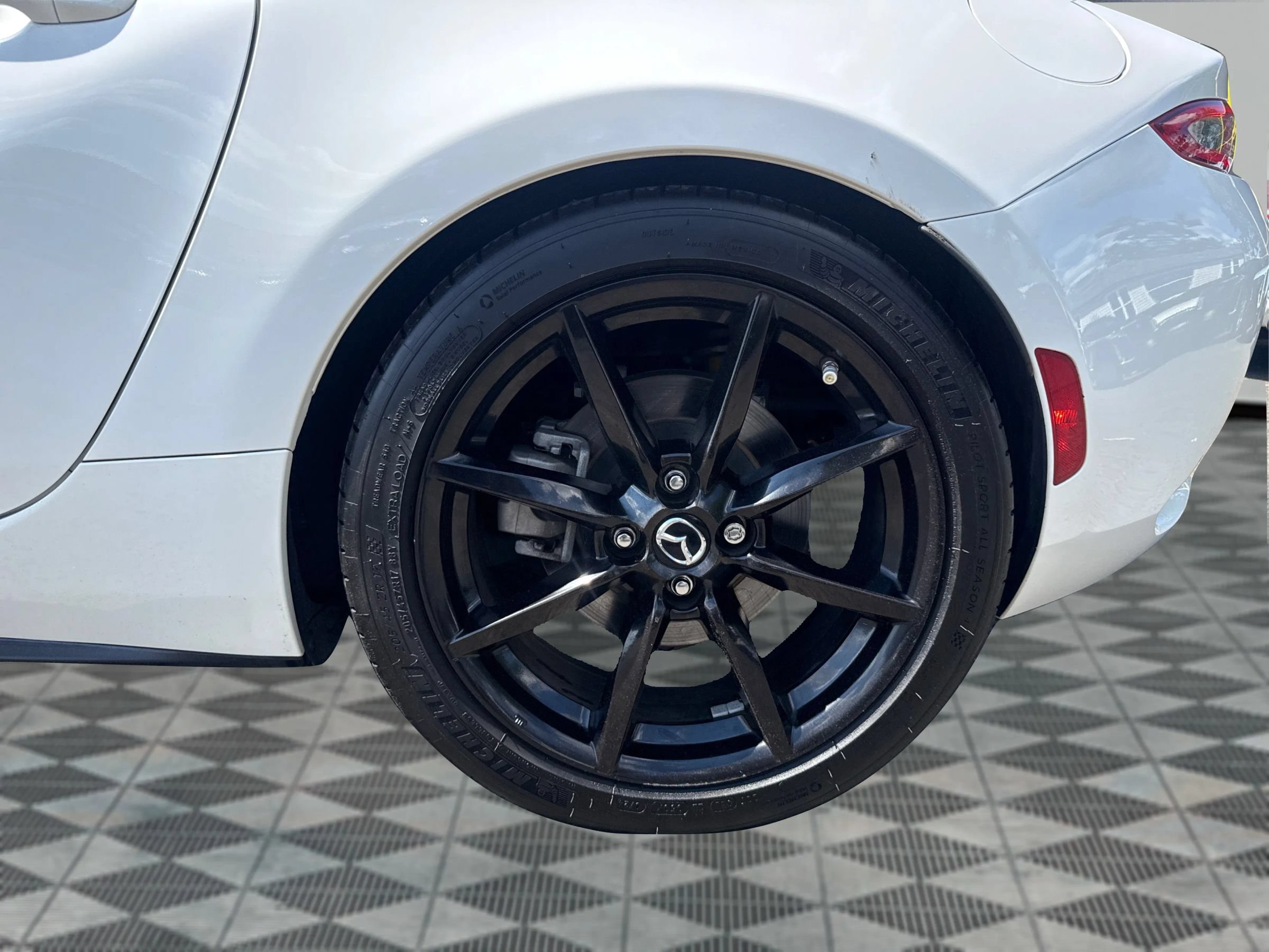 Used 2020 MAZDA MX-5 Miata RF Club RWD image 19