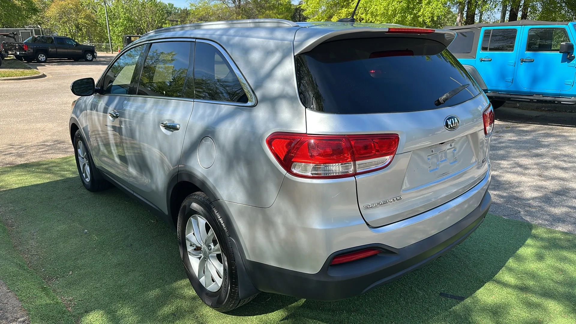 Used 2016 Kia Sorento LX image 5