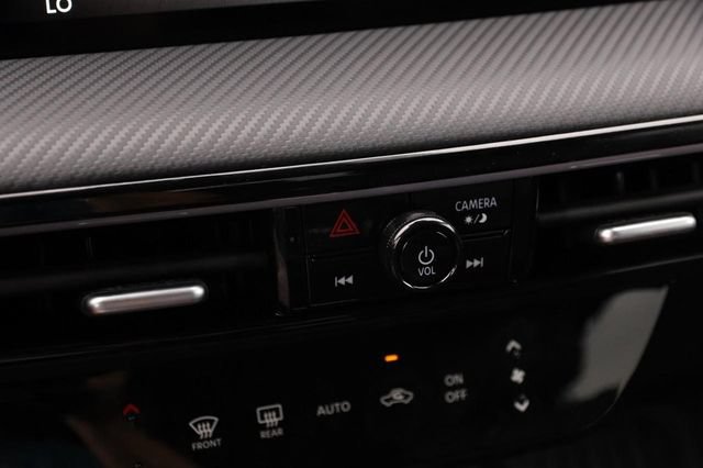 Certified 2025 Nissan Kicks SR FWD image 17