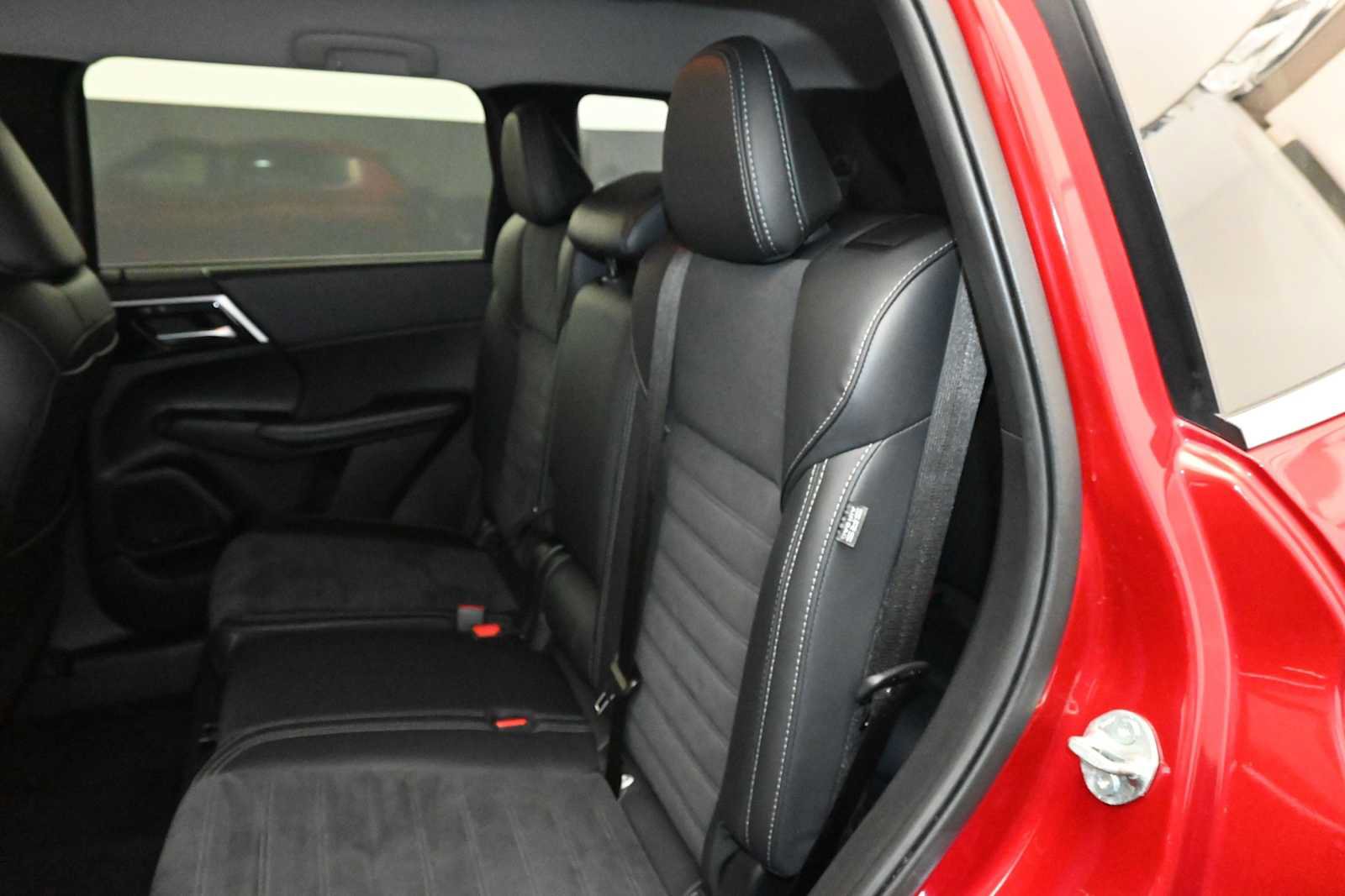 Used 2024 Mitsubishi Outlander SE AWD/4WD image 7