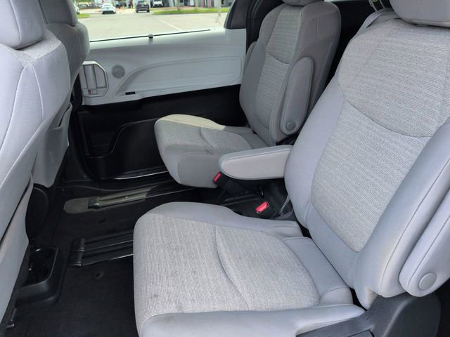 Certified 2025 Toyota Sienna LE FWD image 14