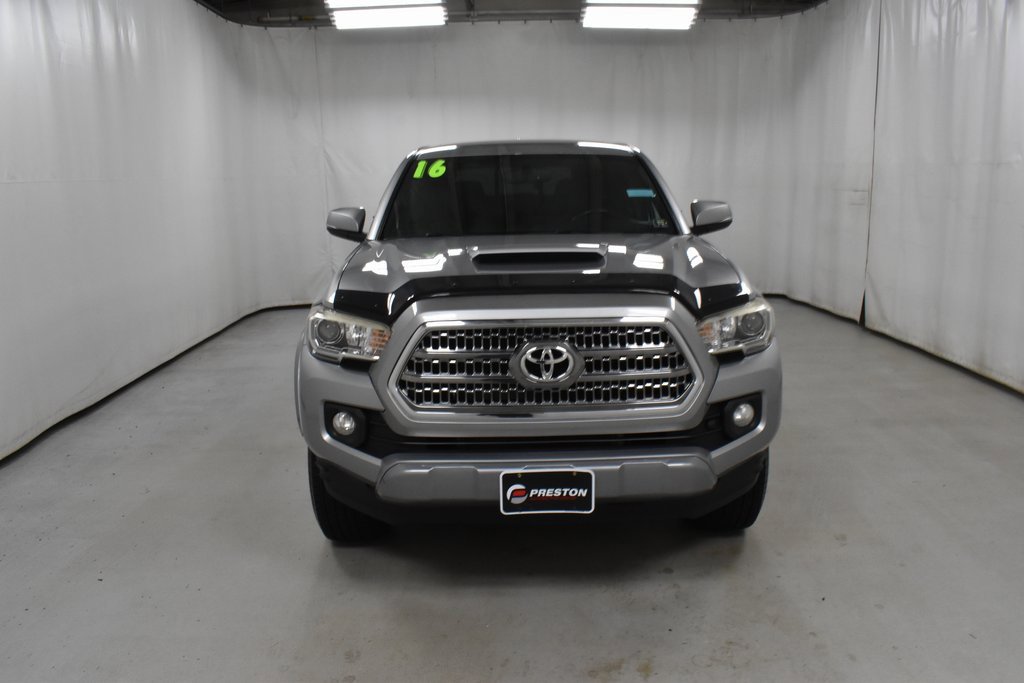 Used 2016 Toyota Tacoma TRD Sport image 4