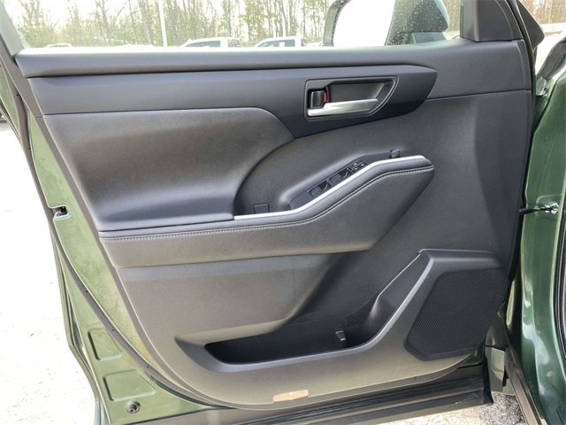 Used 2024 Toyota Highlander XLE image 19