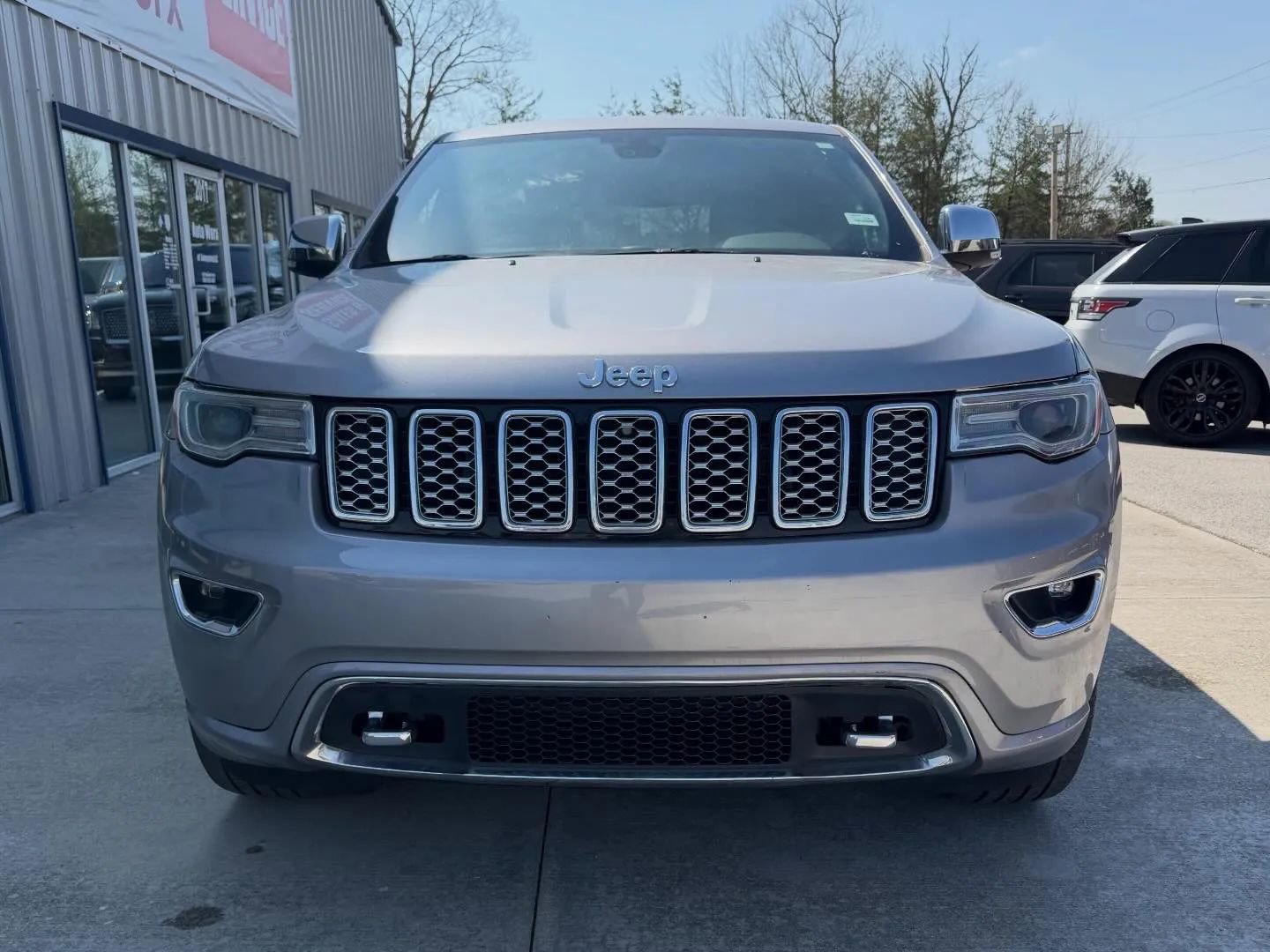 Used 2019 Jeep Grand Cherokee Overland image 2