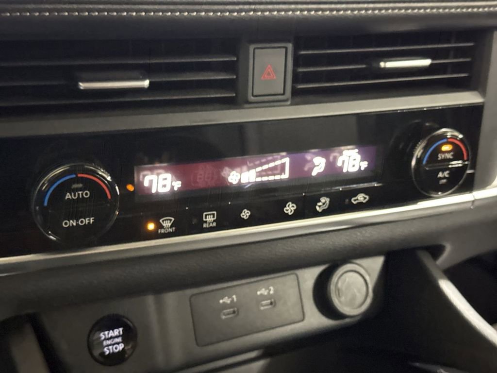 Used 2024 Nissan Rogue SV image 16