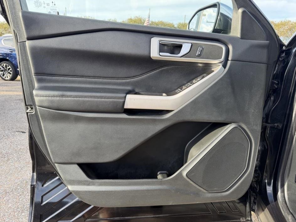 Used 2022 Ford Explorer XLT w/ Equipment Group 202A image 27