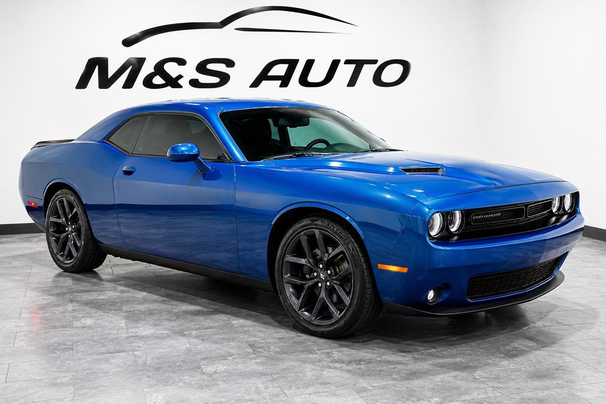 Used 2020 Dodge Challenger SXT w/ Driver Convenience Group RWD image 11