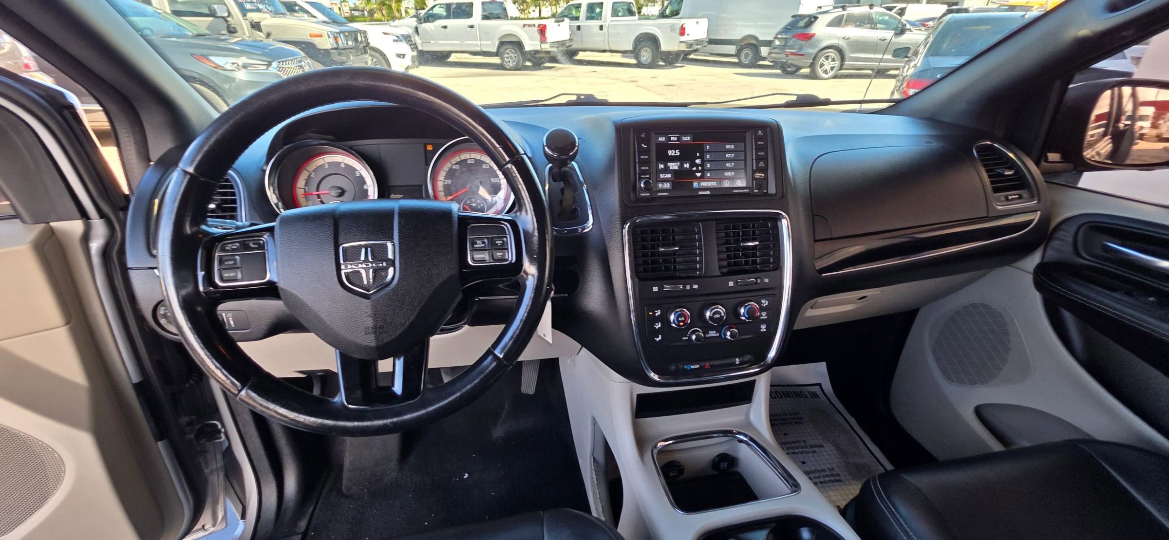 Used 2018 Dodge Grand Caravan SXT FWD image 19