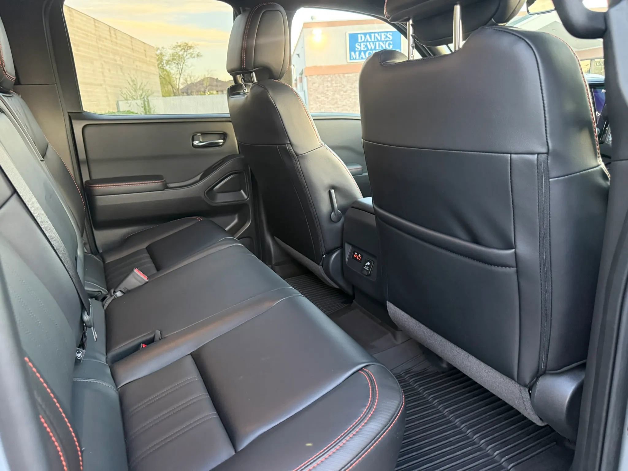 Used 2024 Nissan Frontier PRO-4X w/ Pro Premium Package image 15