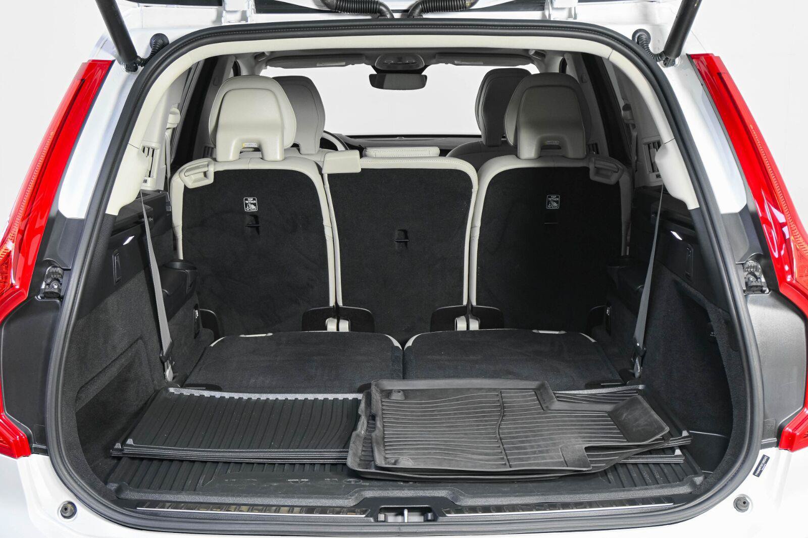 Certified 2025 Volvo XC90 T8 Ultra w/ Protection Package Premier AWD/4WD image 32