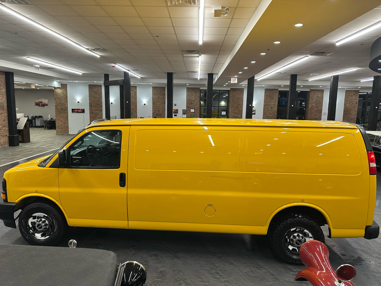 Used 2017 GMC Savana 2500 Extended image 6