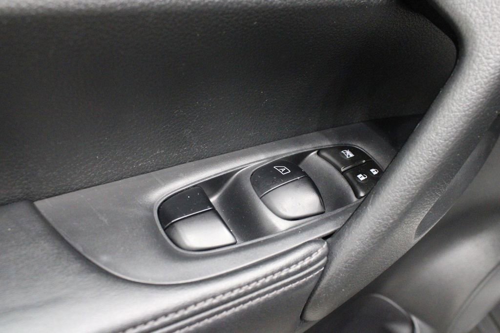 Used 2020 Nissan Rogue SL image 17