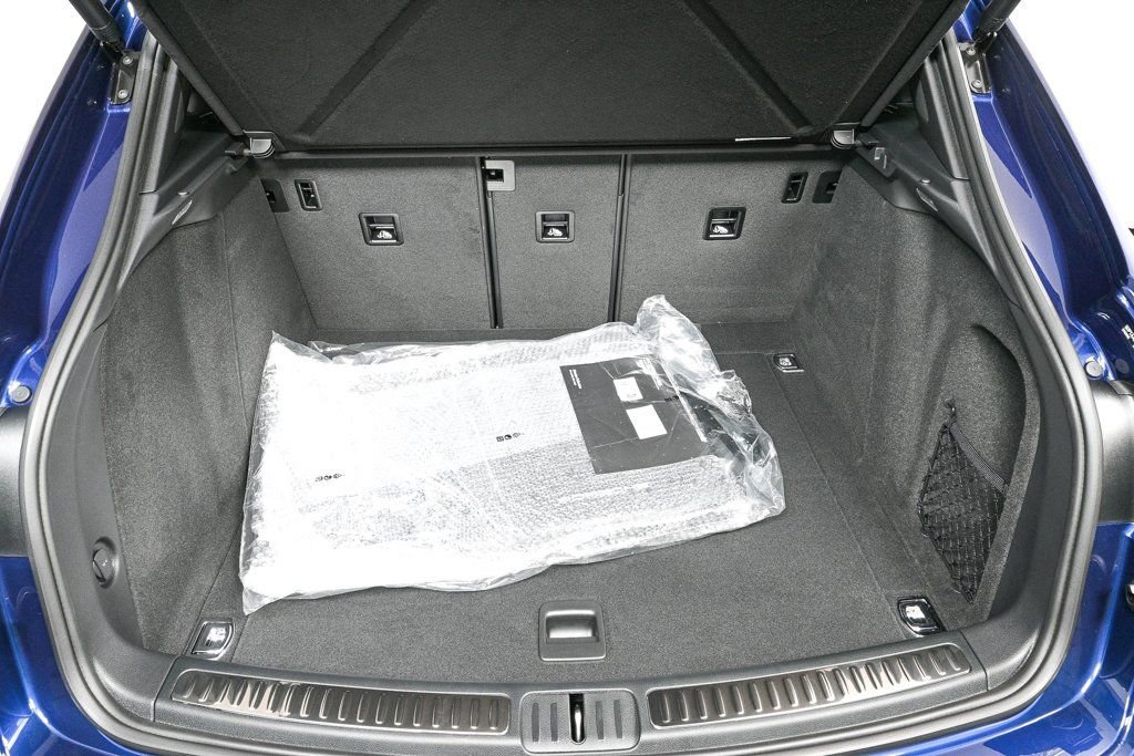 Certified 2025 Porsche Macan image 30
