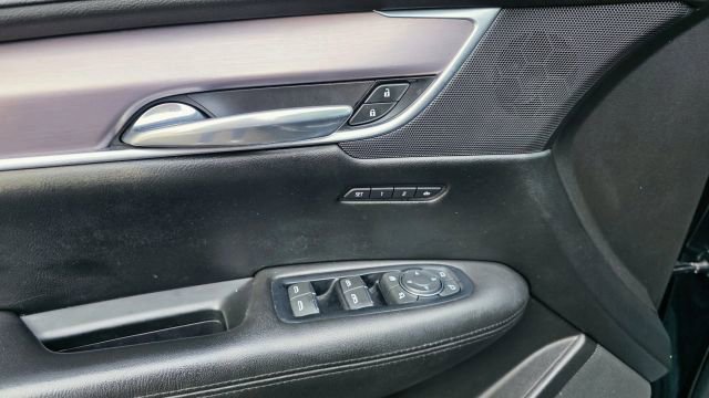 Used 2017 Cadillac XT5 Luxury w/ Driver Awareness Package AWD/4WD image 11