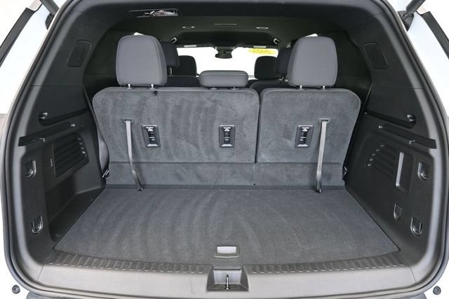 Used 2025 Chevrolet Traverse LT w/ Driver Confidence Package AWD/4WD image 29