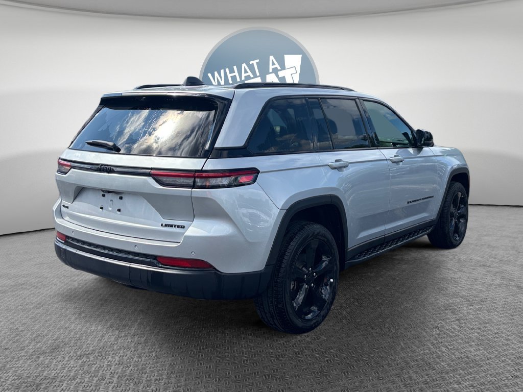 New 2025 Jeep Grand Cherokee Limited w/ Luxury Tech Group II AWD/4WD image 3
