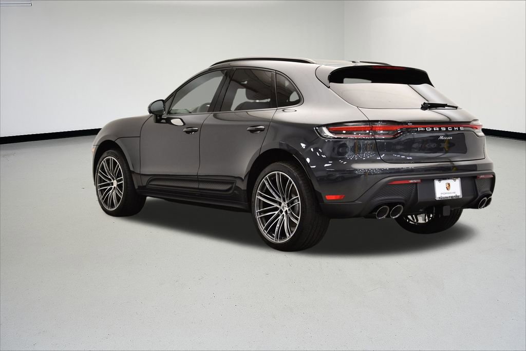 Used 2025 Porsche Macan image 3