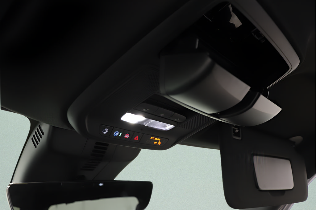 New 2027 Chevrolet Traverse LT w/ Sun and Wheel Package FWD image 17