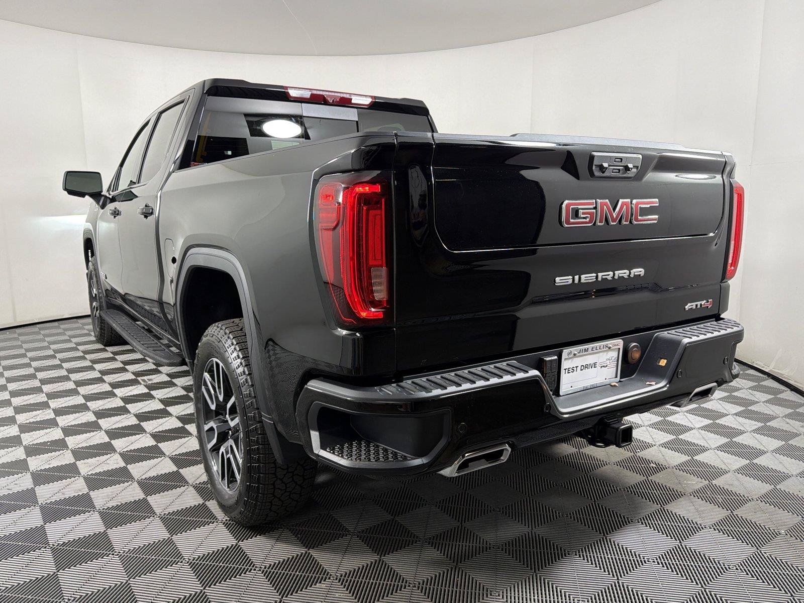 New 2026 GMC Sierra 1500 AT4 w/ AT4 Premium Package AWD/4WD image 4