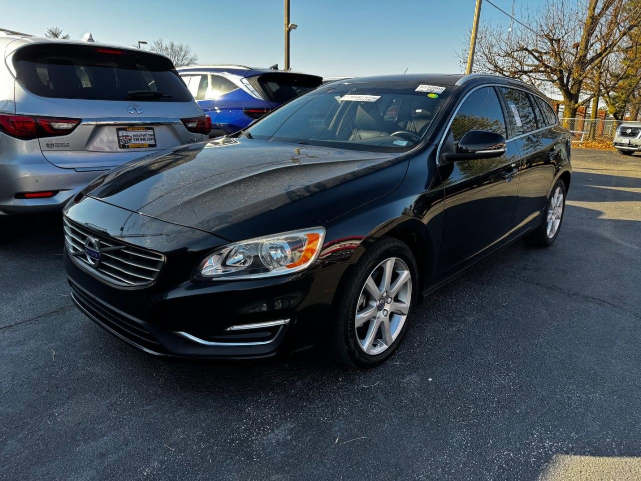 Used 2017 Volvo V60 T5 Premier w/ Convenience Package image 2