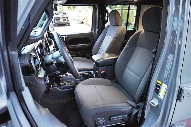 Used 2023 Jeep Wrangler Unlimited AWD/4WD image 23