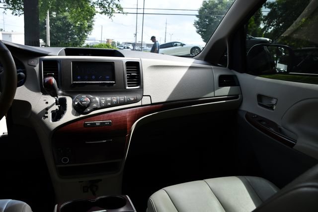 Used 2013 Toyota Sienna XLE FWD image 19