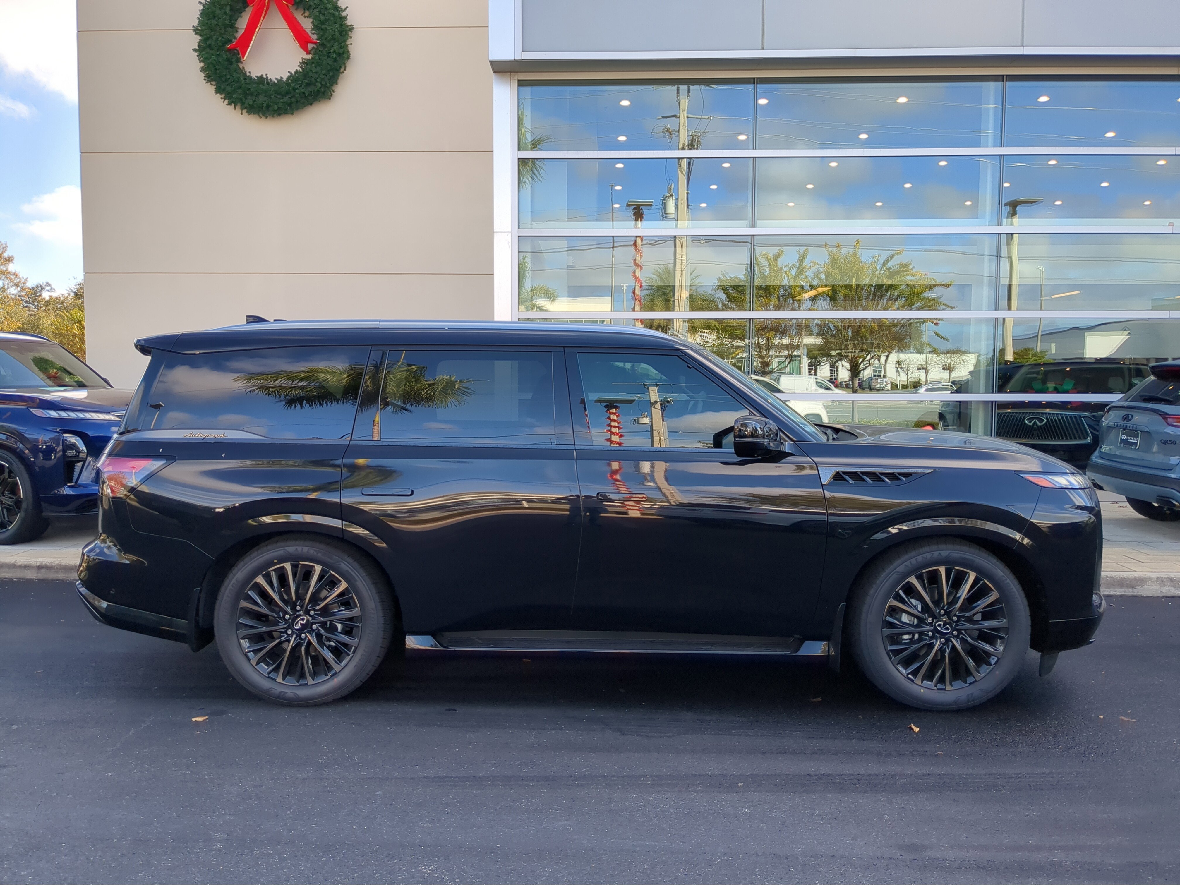 New 2026 INFINITI QX80 Autograph w/ Premium Cargo Package image 3