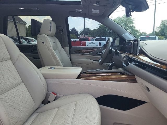 Used 2021 Cadillac Escalade Premium Luxury Platinum AWD/4WD image 28
