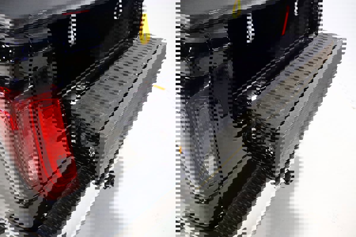 Used 2023 GMC Sierra 1500 SLT w/ SLT Convenience Package image 17