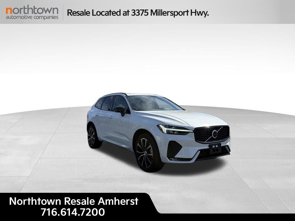 Used 2023 Volvo XC60 B5 Plus image 3