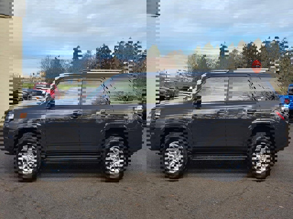 Used 2024 Toyota 4Runner SR5 Premium image 31