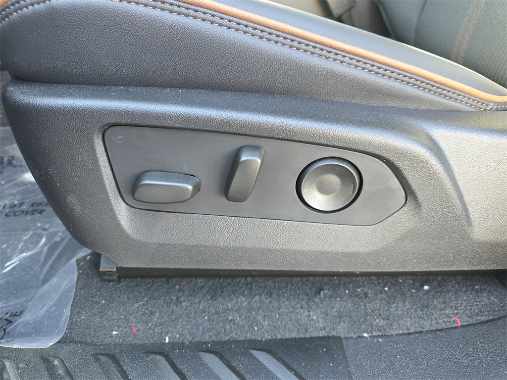 New 2025 GMC Canyon AT4 w/ Nightfall Edition image 14