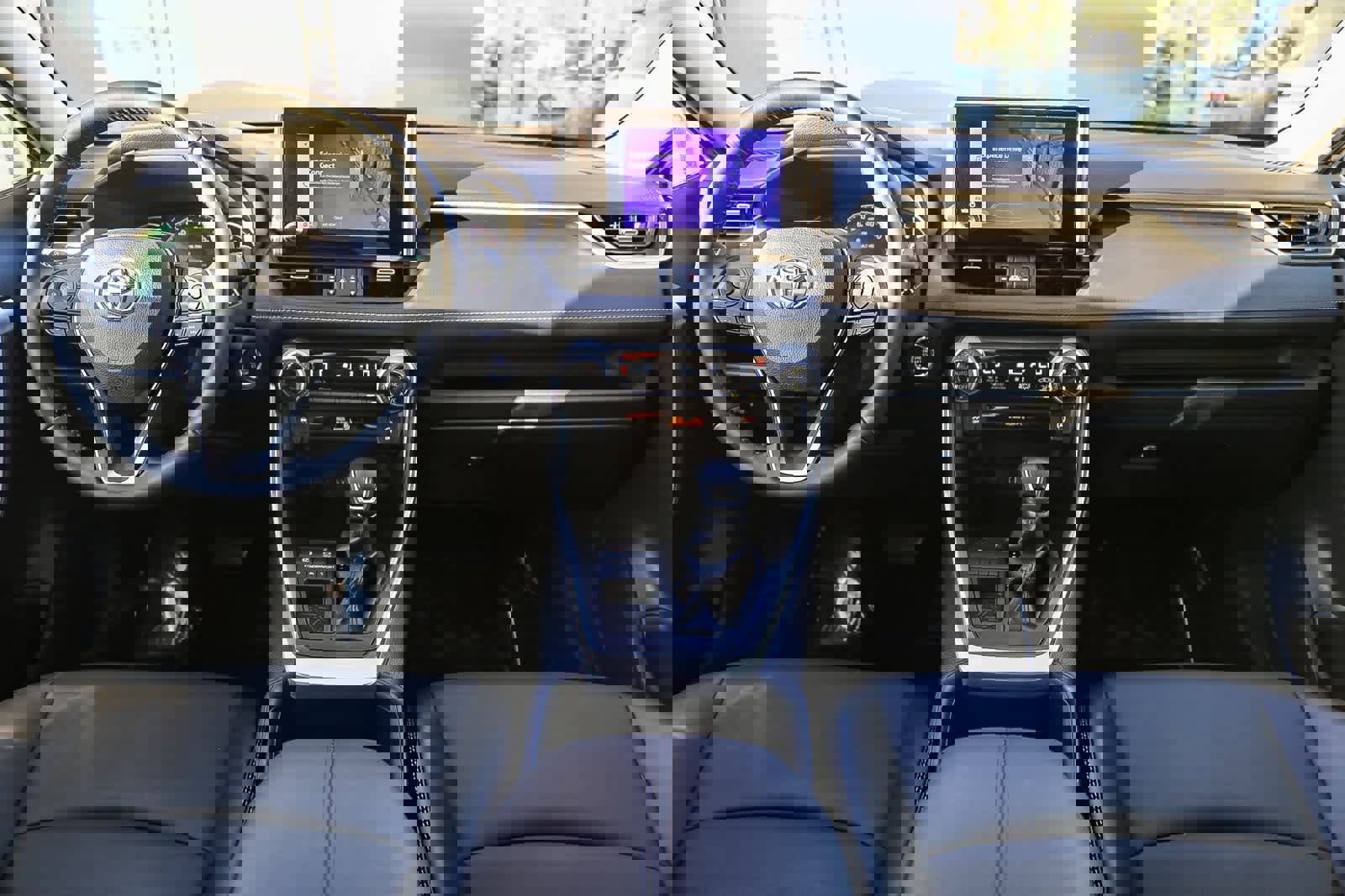 Used 2023 Toyota RAV4 XLE Premium image 12