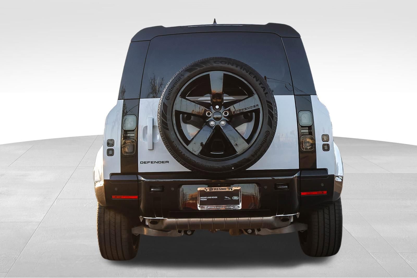 New 2026 Land Rover Defender 110 X-Dynamic SE image 6