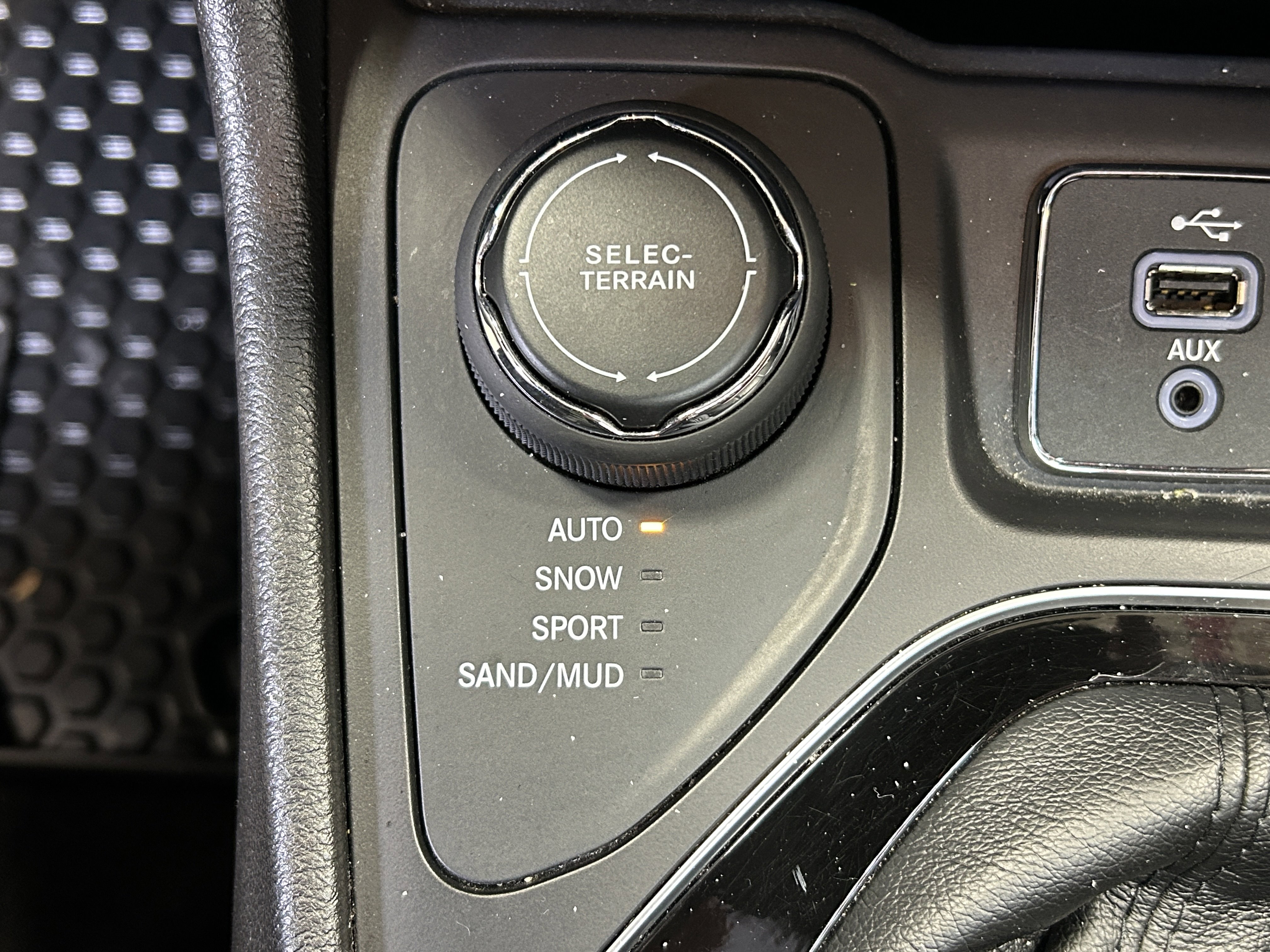 Used 2019 Jeep Cherokee Limited w/ Luxury Group image 25