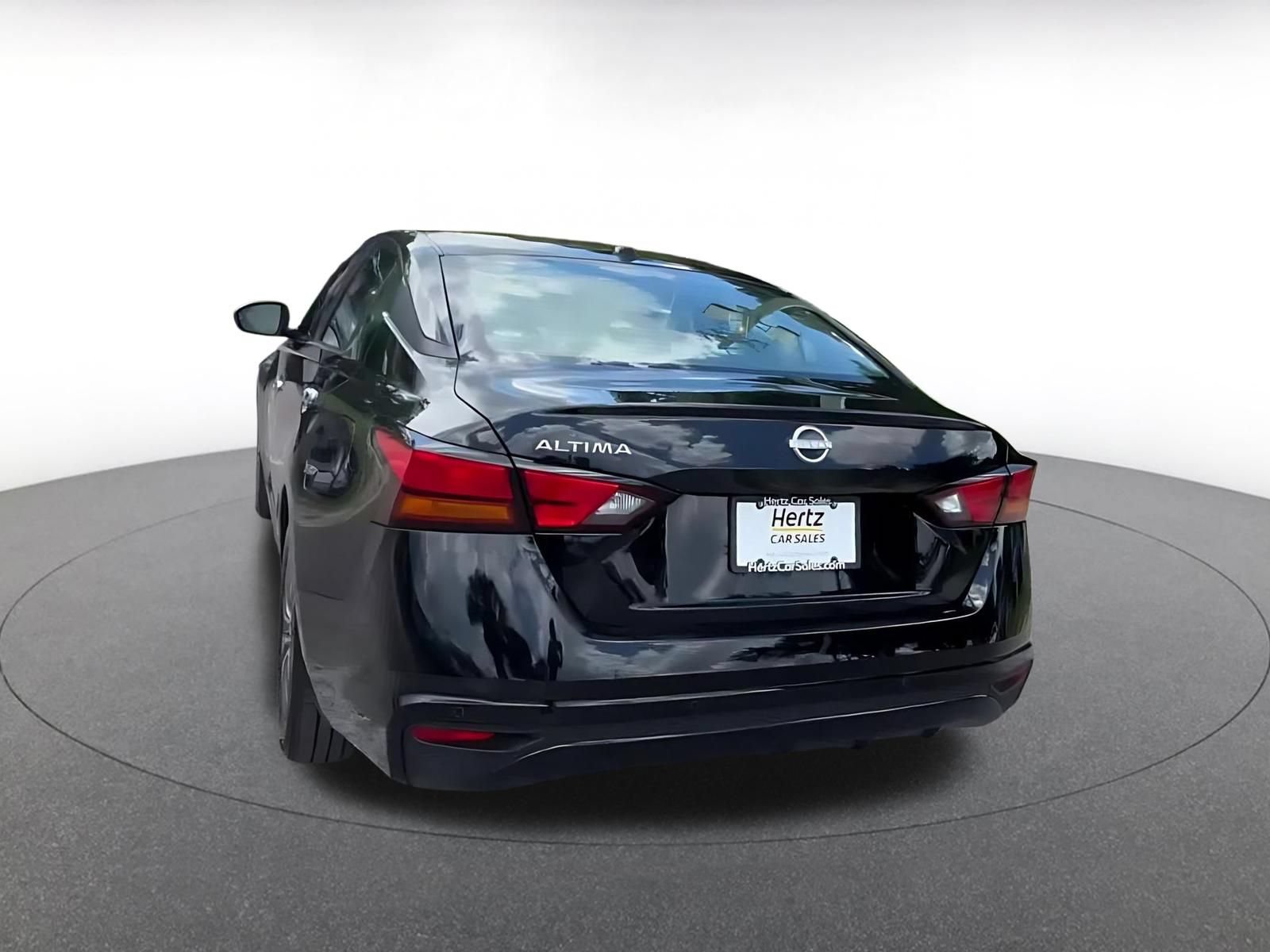 Used 2025 Nissan Altima 2.5 SV FWD image 11