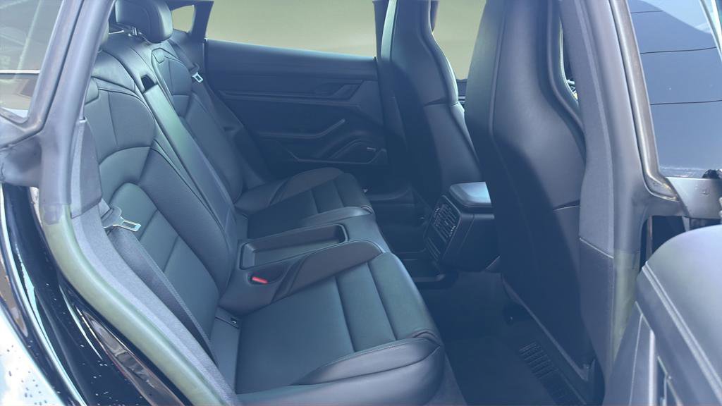 Used 2023 Porsche Taycan 4S w/ Premium Package image 20