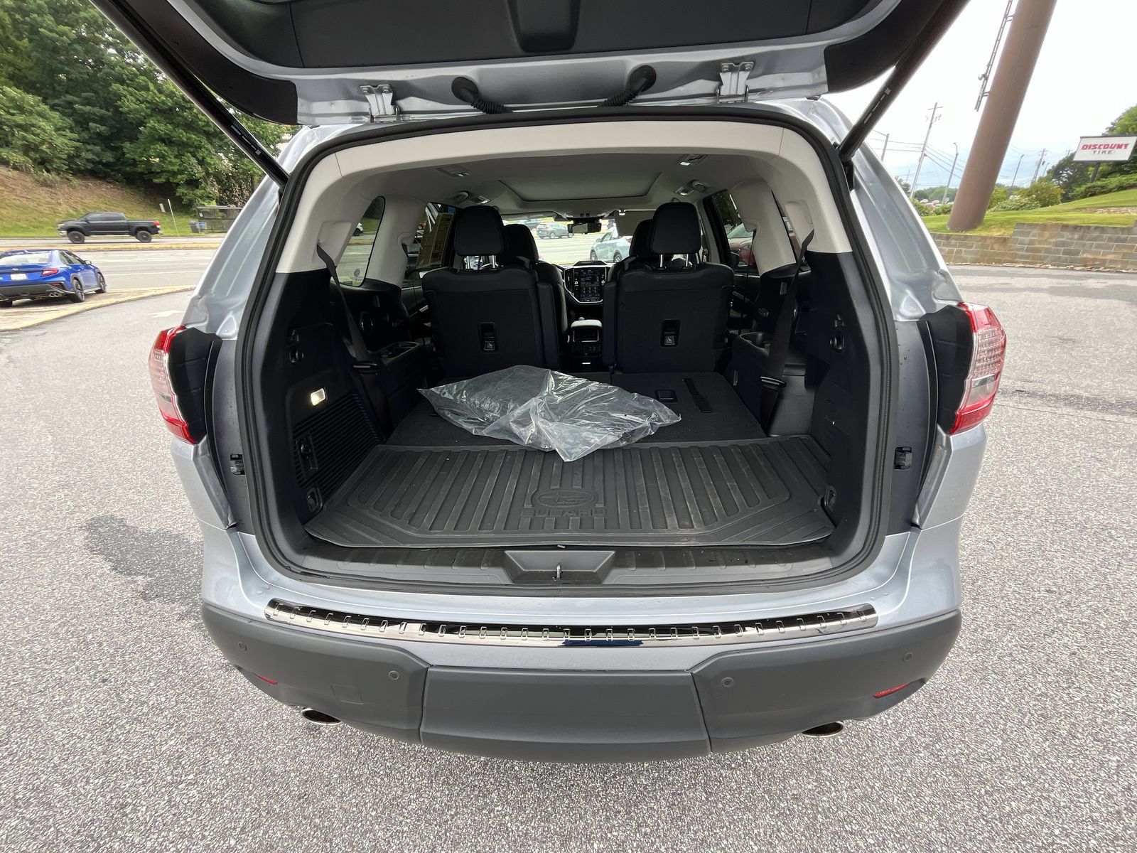 Certified 2025 Subaru Ascent Bronze Edition w/ Onyx Package AWD/4WD image 32