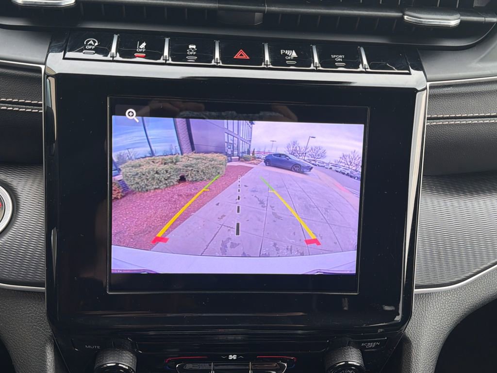 Used 2023 Jeep Grand Cherokee L Laredo image 14