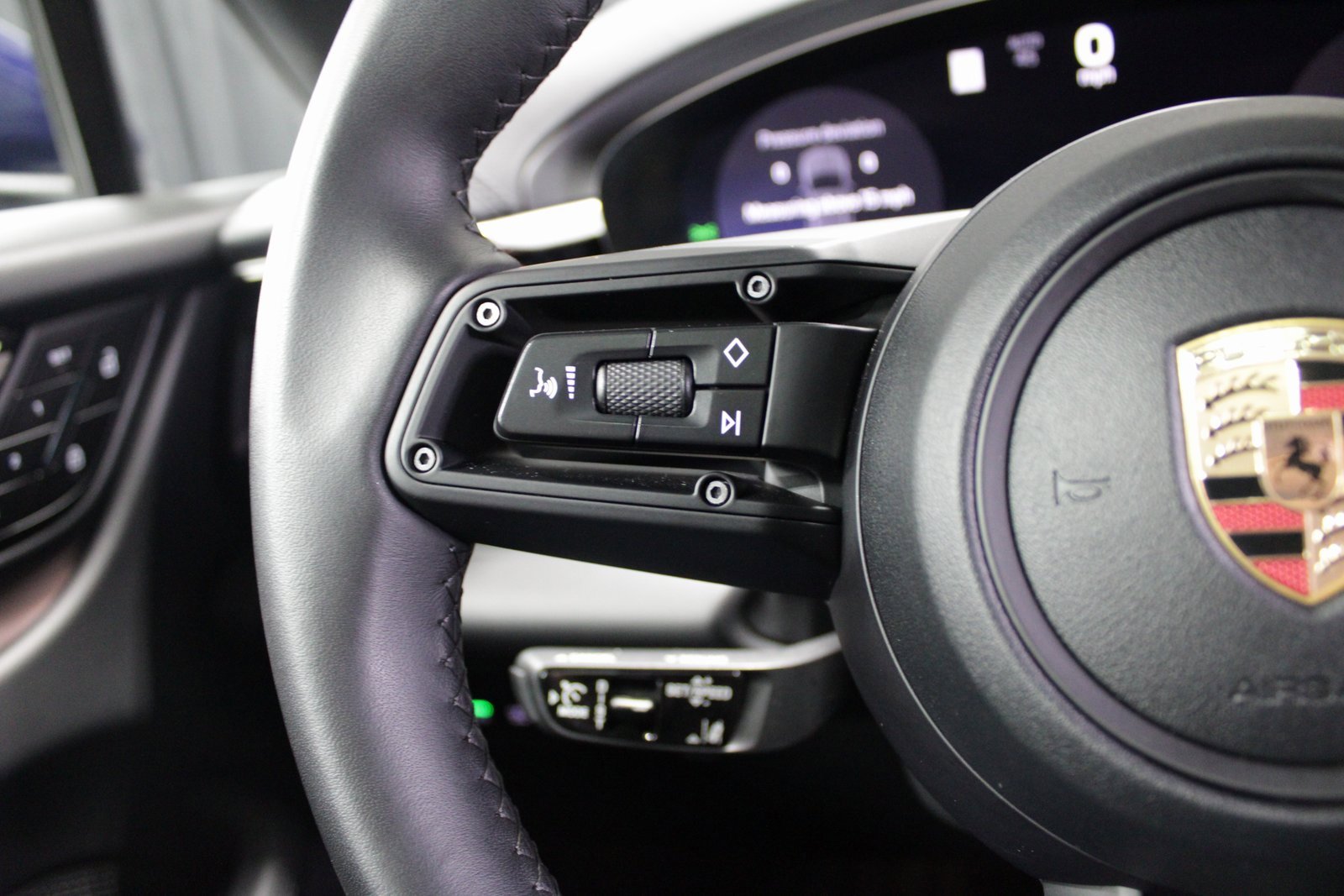 Certified 2024 Porsche Macan 4 Electric image 27