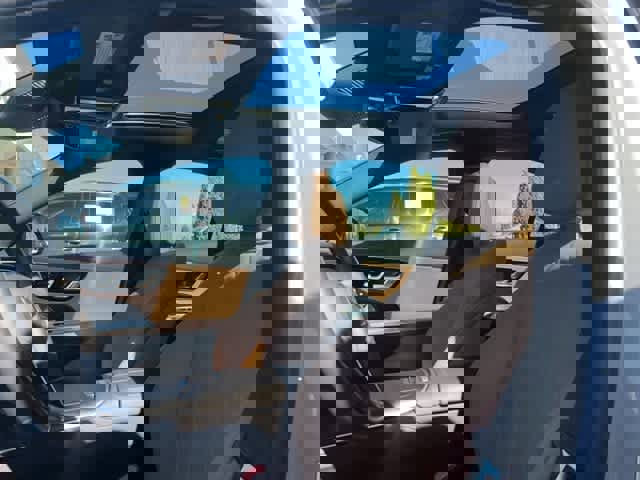 Used 2025 Mercedes-Benz E 350 4MATIC Sedan image 4