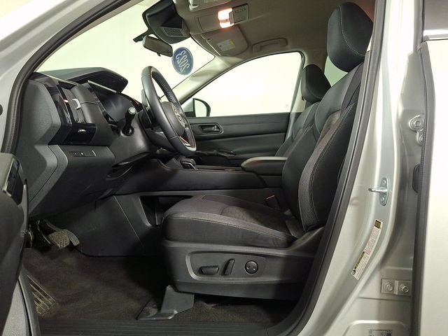 Used 2023 Nissan Pathfinder SV w/ Black Appearance Package AWD/4WD image 15