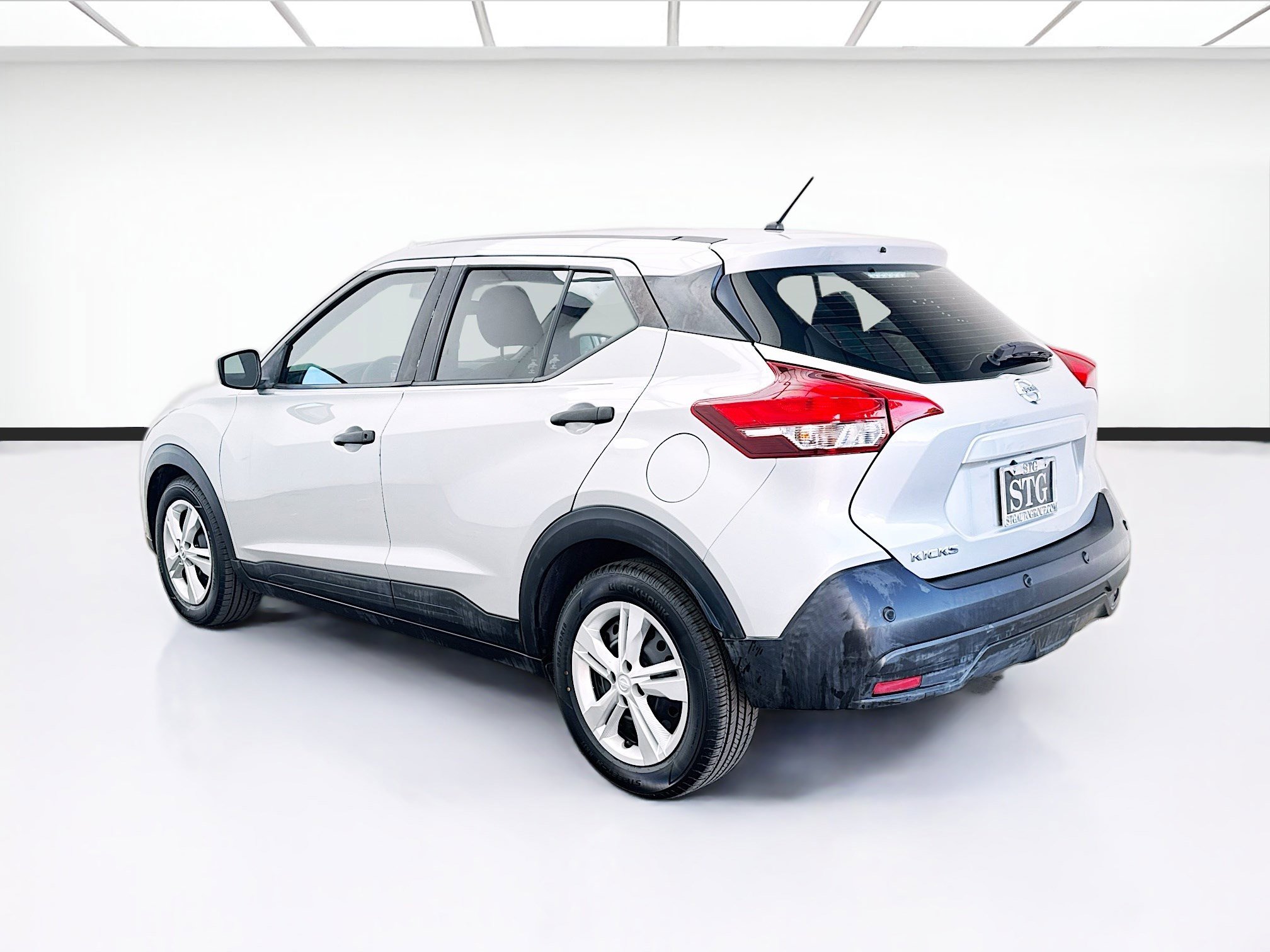 Used 2020 Nissan Kicks S FWD image 6