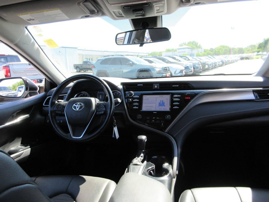 Used 2020 Toyota Camry SE FWD image 19