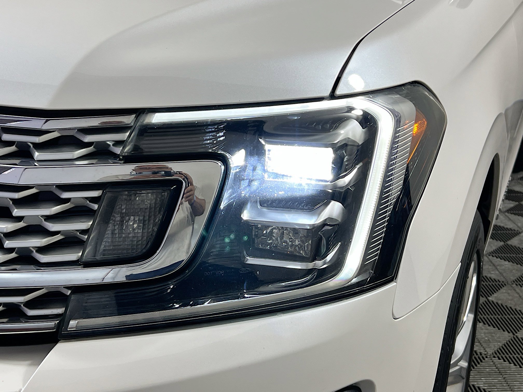 Used 2018 Ford Expedition Max Platinum AWD/4WD image 11