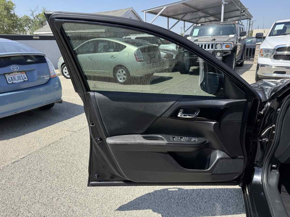 Used 2017 Honda Accord LX image 7